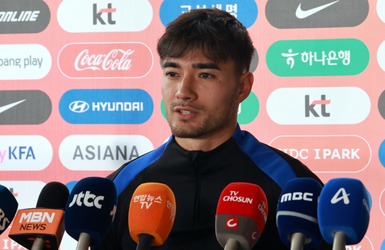 韩国归化卡斯特罗普：无论踢哪个位置都有信心，我将会全力以赴